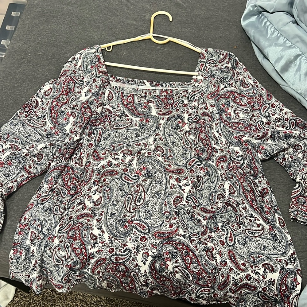Liz Claiborne mid arm length shirt